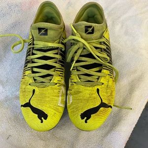 Soccer cleats Puma child 5 1/2